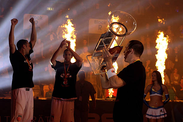 天津女排以 天津女排以