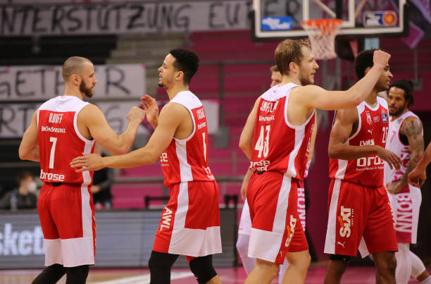 更为他们的 更为他们的